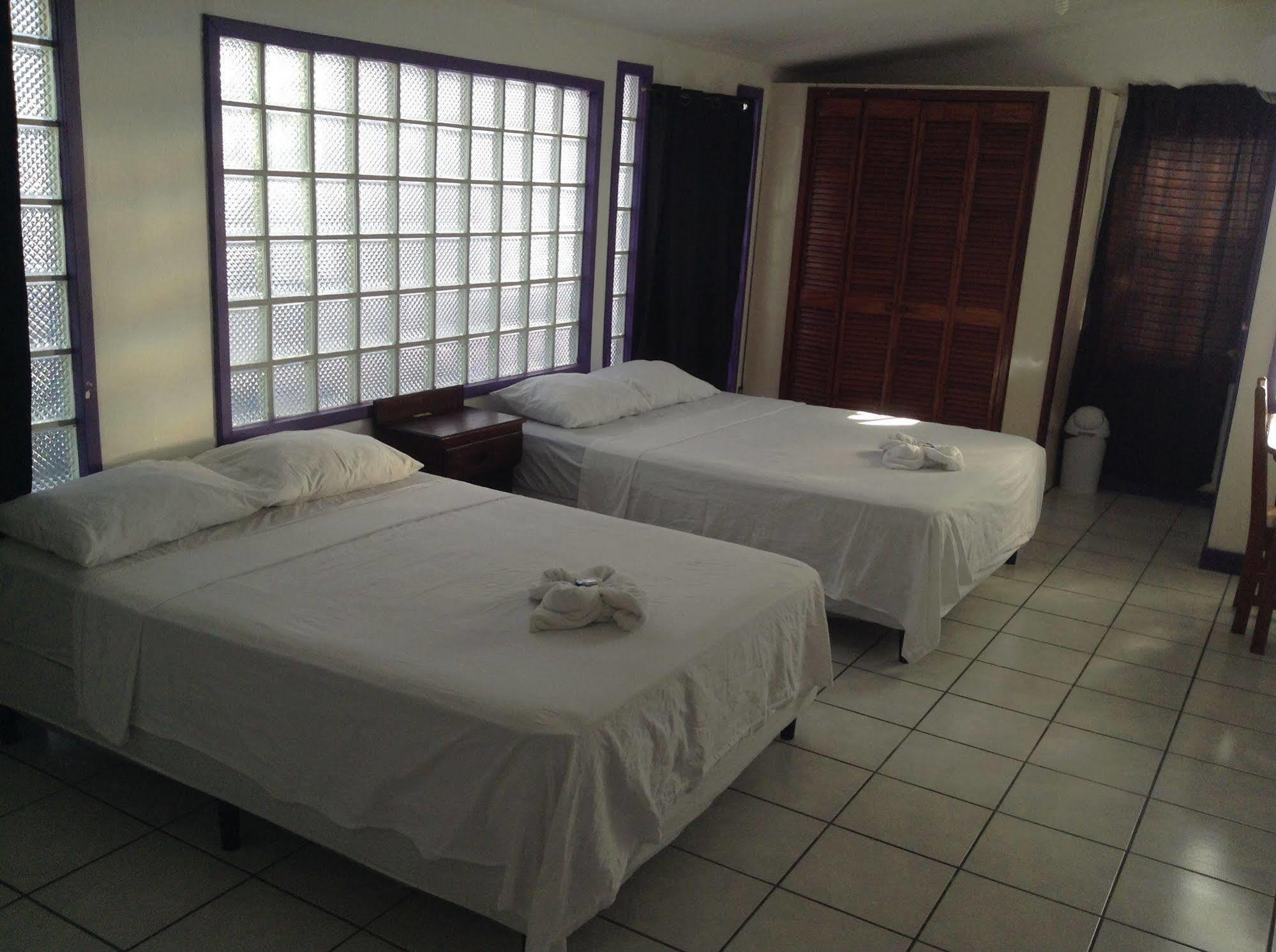 Amelia Guest House ซานเปโดร ภายนอก รูปภาพ