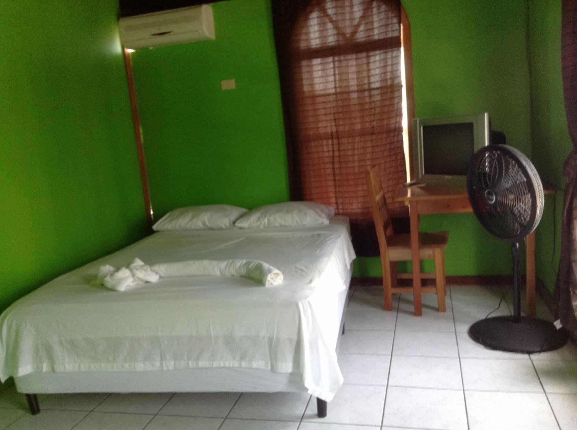 Amelia Guest House ซานเปโดร ภายนอก รูปภาพ